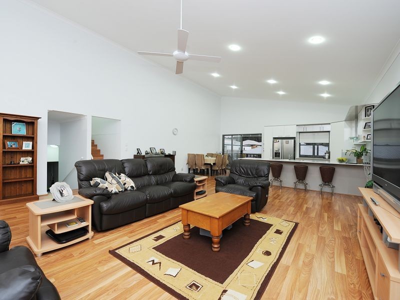 4 Leeside Street, Little Mountain QLD 4551