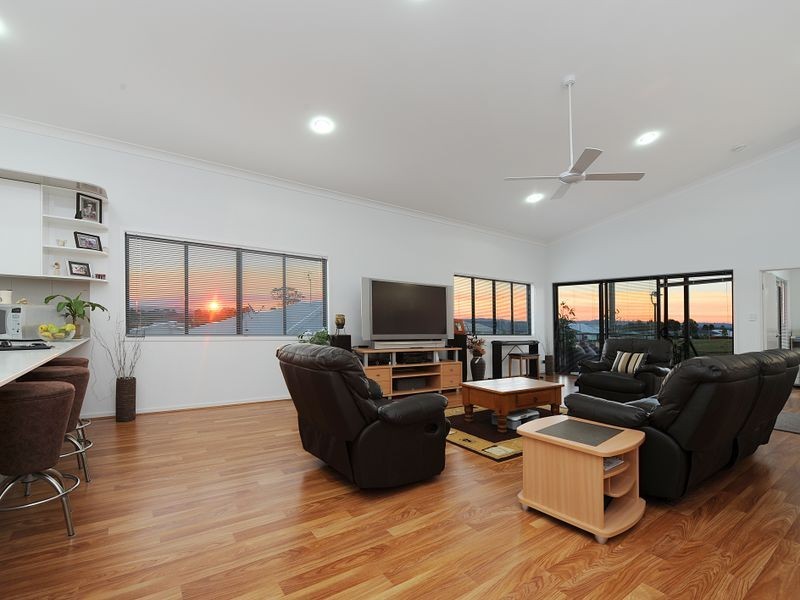 4 Leeside Street, Little Mountain QLD 4551
