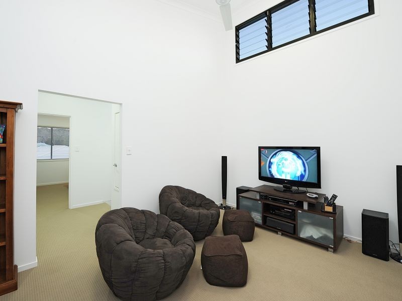 4 Leeside Street, Little Mountain QLD 4551