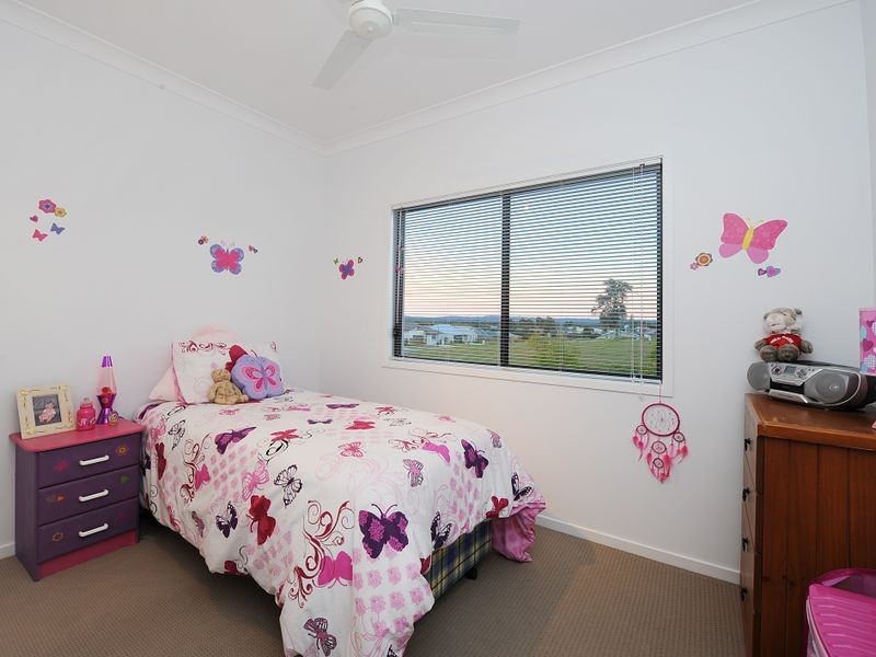 4 Leeside Street, Little Mountain QLD 4551