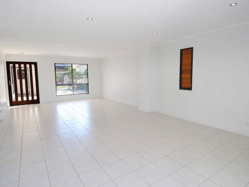 41 Tarawa Street, Kawana Island QLD 4575