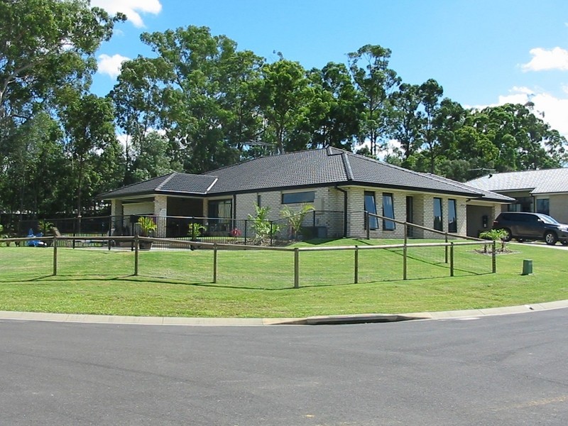 1 Teneale Place, Glass House Mountains QLD 4518