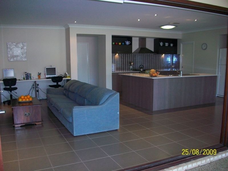 1 Teneale Place, Glass House Mountains QLD 4518