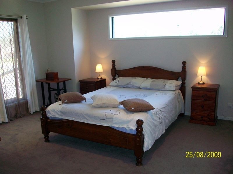 1 Teneale Place, Glass House Mountains QLD 4518