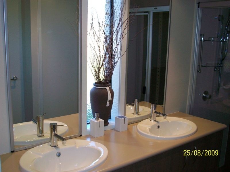1 Teneale Place, Glass House Mountains QLD 4518