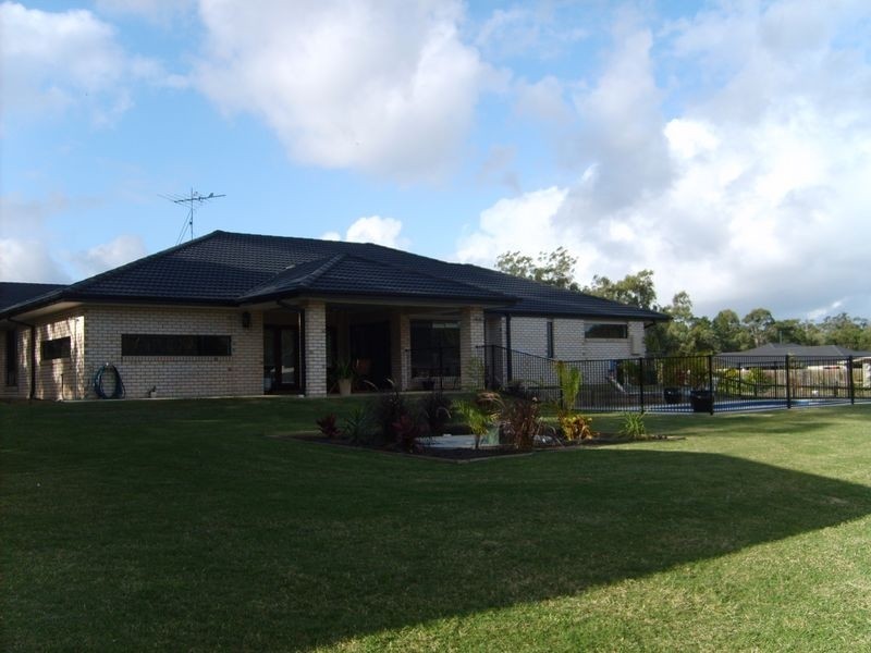 1 Teneale Place, Glass House Mountains QLD 4518