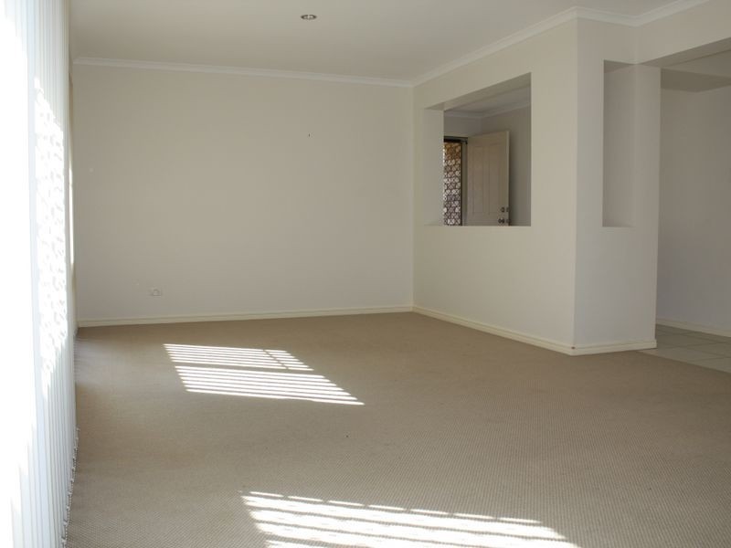 5 Huntley Place, Caloundra West QLD 4551