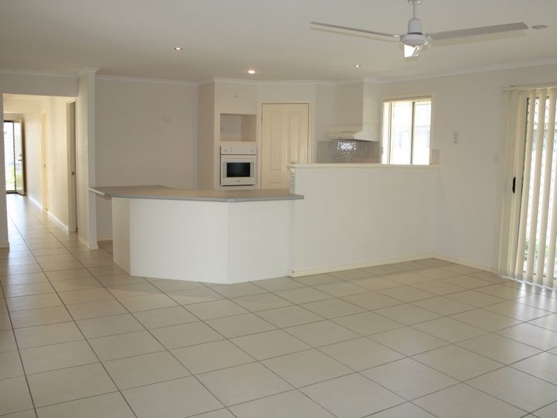 5 Huntley Place, Caloundra West QLD 4551