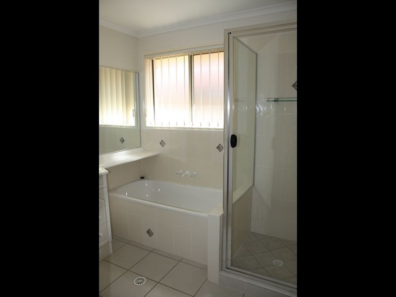 5 Huntley Place, Caloundra West QLD 4551