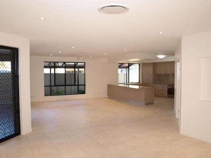 5 Airlie Crescent, Pelican Waters QLD 4551