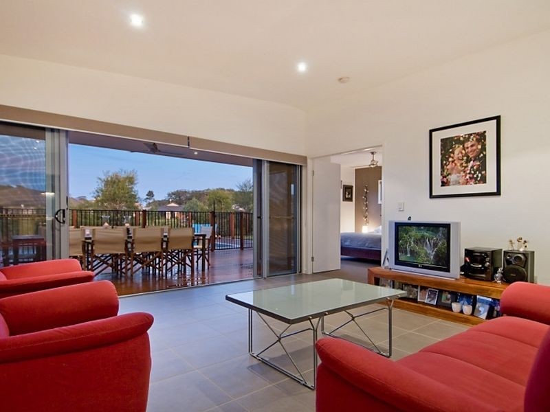 10 Andrew Ave, Little Mountain QLD 4551