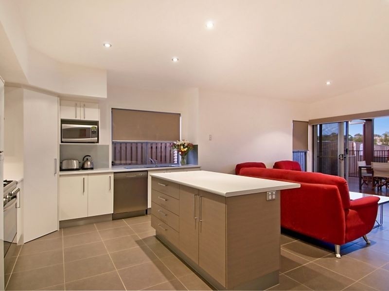10 Andrew Ave, Little Mountain QLD 4551