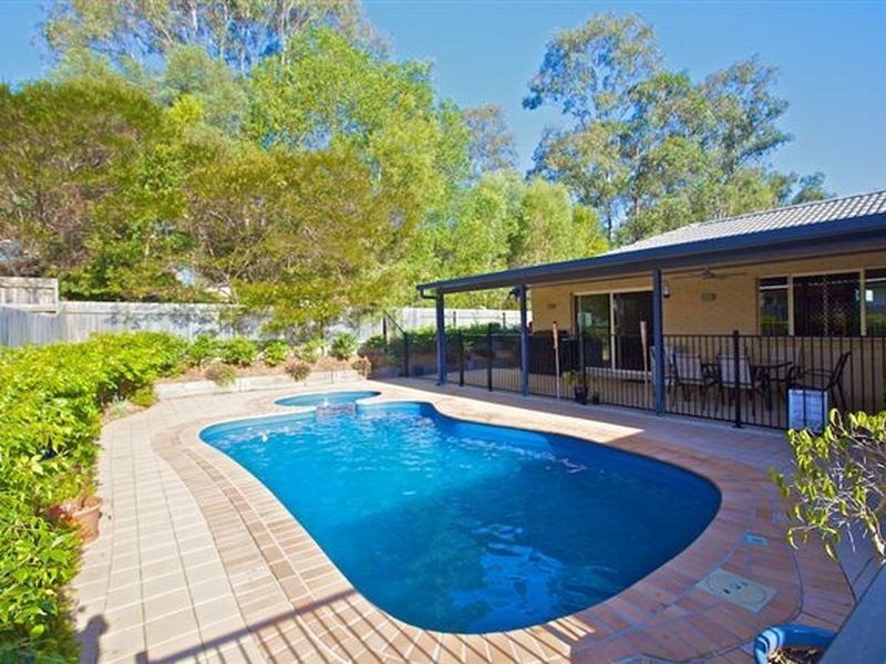 11 Somerset Lane, Little Mountain QLD 4551