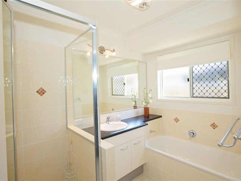 11 Somerset Lane, Little Mountain QLD 4551