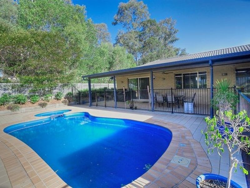 11 Somerset Lane, Little Mountain QLD 4551