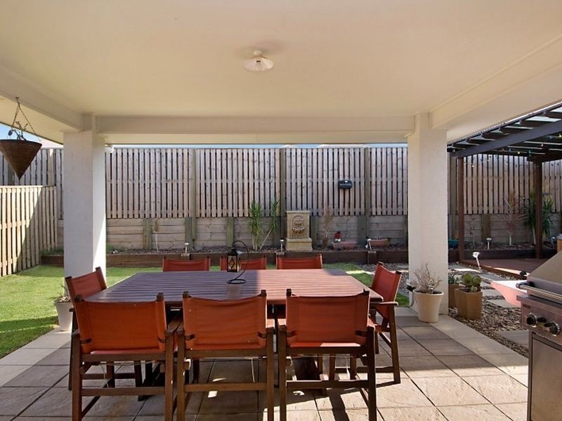 35 Elvena Cct, Little Mountain QLD 4551