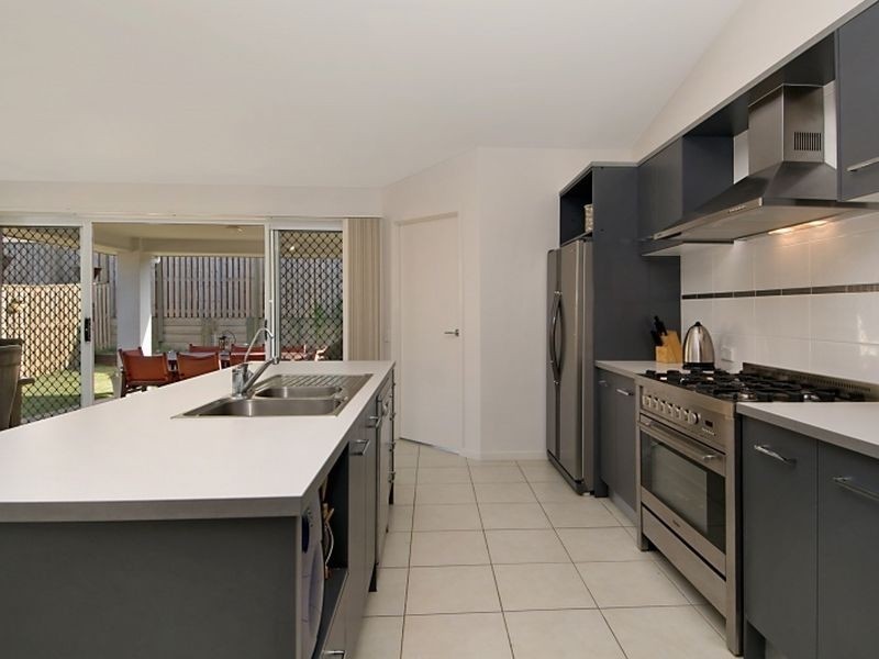 35 Elvena Cct, Little Mountain QLD 4551