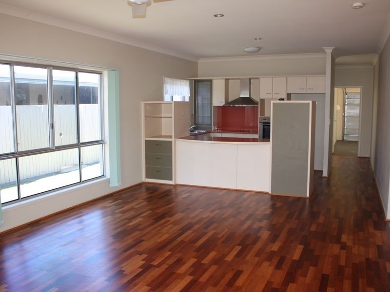 107/2 Grand Pde, Kawana Island QLD 4575