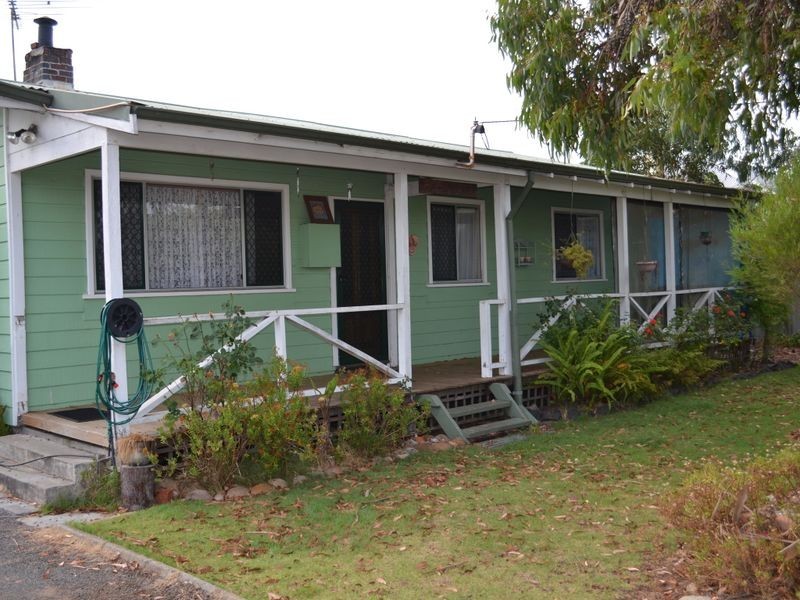 16 Robertson Street, Manjimup WA 6258