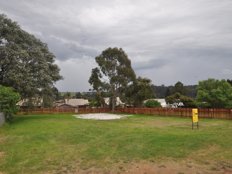 8 Pine Street, Pemberton WA 6260