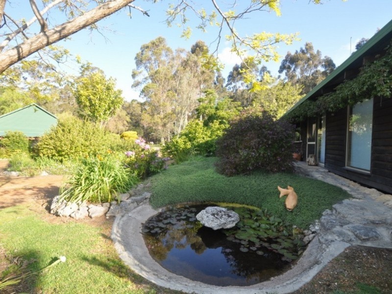 27 Clarrie Jones Place, Pemberton WA 6260