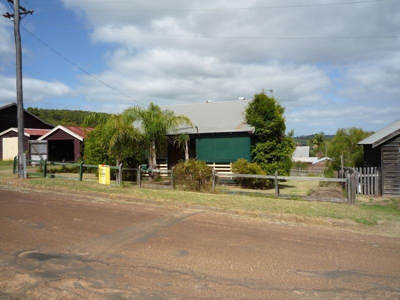4 Kelly Street, Pemberton WA 6260