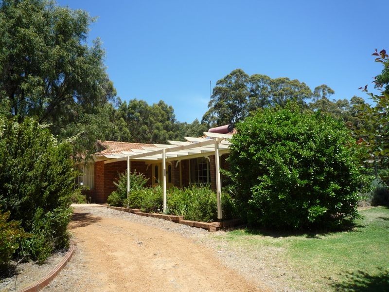7 Clarrie Jones Place, Pemberton WA 6260