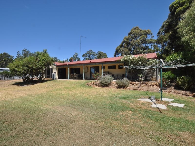 14 Caniroglen Court, Manjimup WA 6258
