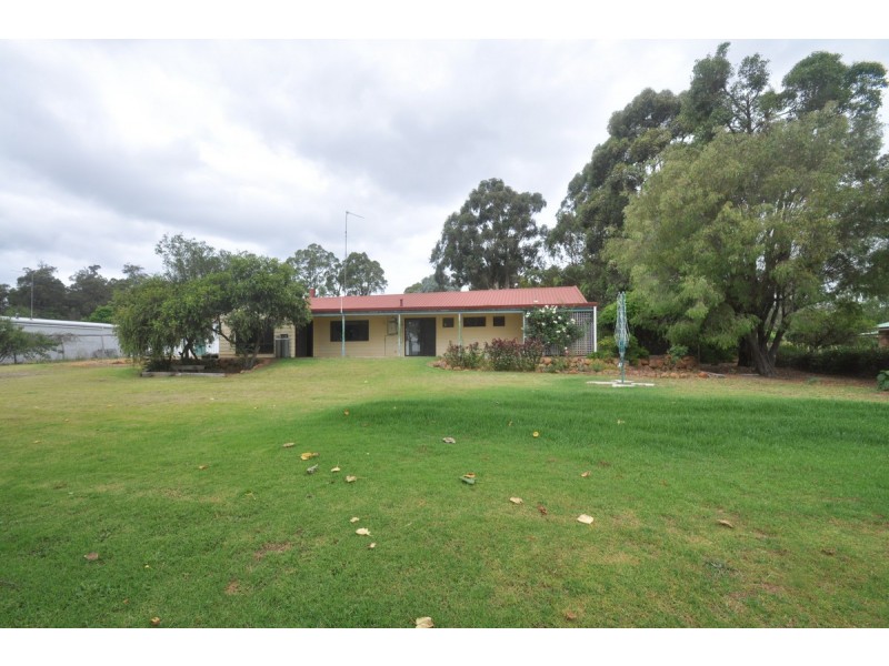 14 Caniroglen Court, Manjimup WA 6258