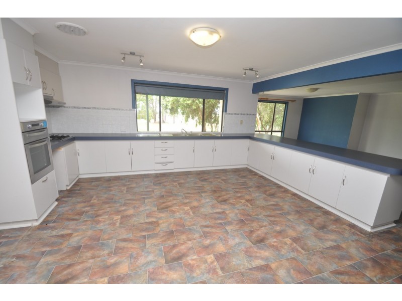 14 Caniroglen Court, Manjimup WA 6258