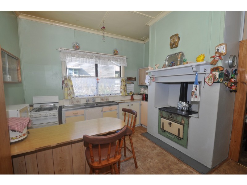 9 Lefroy Street, Pemberton WA 6260