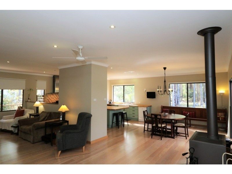 28 Woodgate Retreat, Manjimup WA 6258