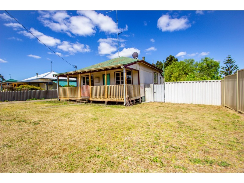 38 Clarke Street, Manjimup WA 6258