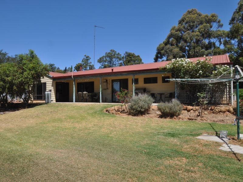 14 Caniroglen Court, Manjimup WA 6258