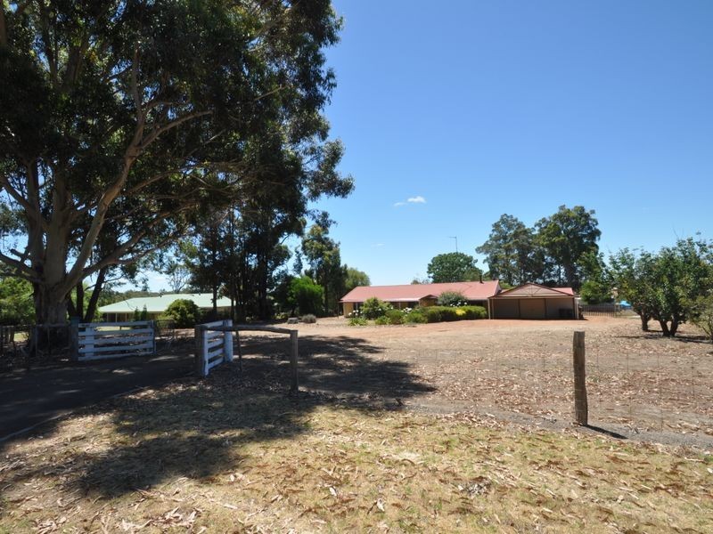 14 Caniroglen Court, Manjimup WA 6258