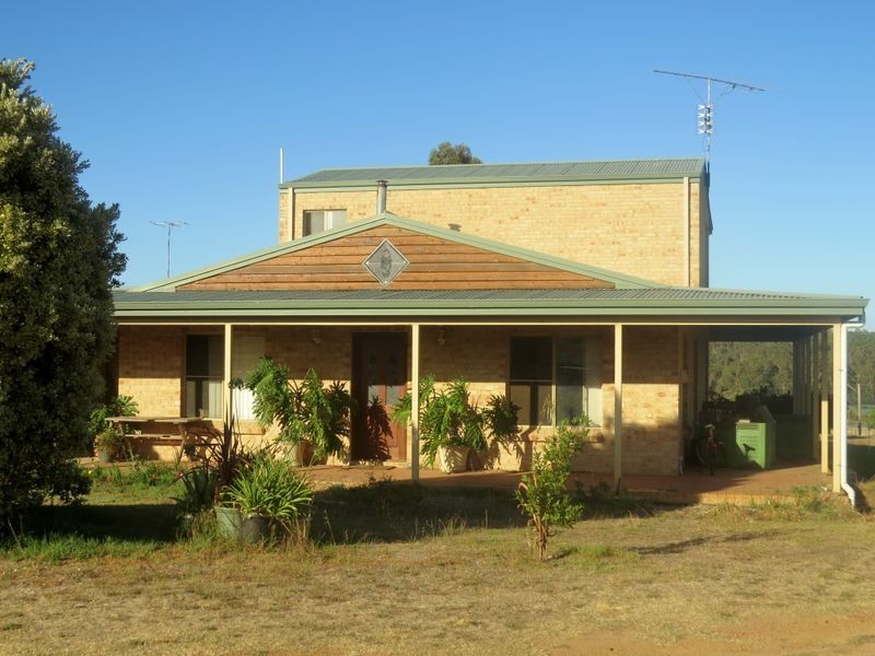 2 Chestnut Grove, Manjimup WA 6258