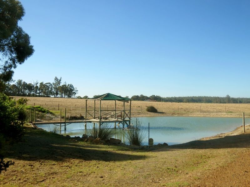2 Chestnut Grove, Manjimup WA 6258