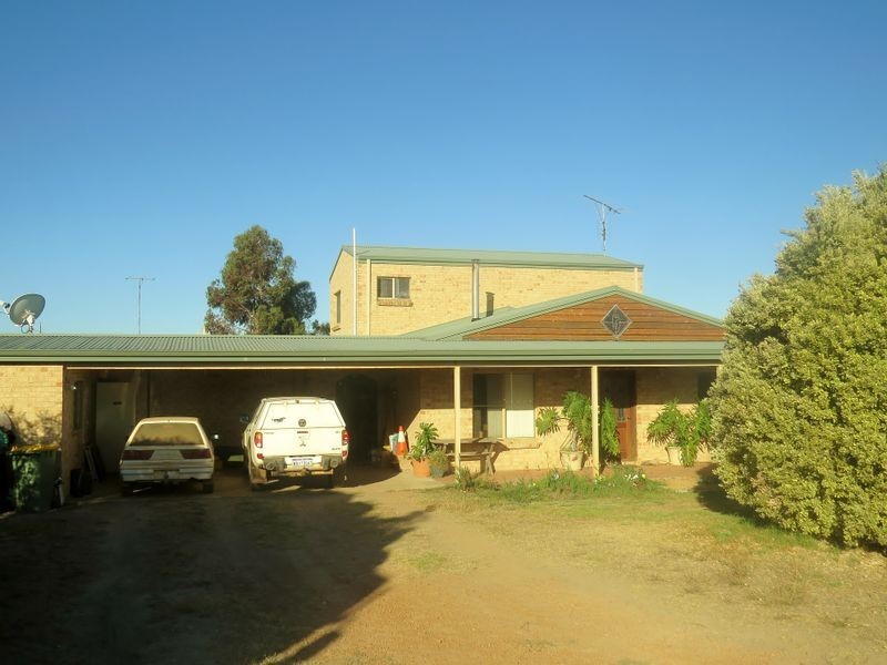 2 Chestnut Grove, Manjimup WA 6258