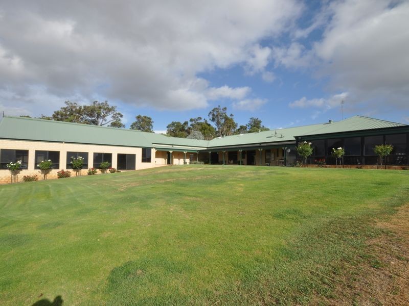 41 Manjin Drive, Manjimup WA 6258