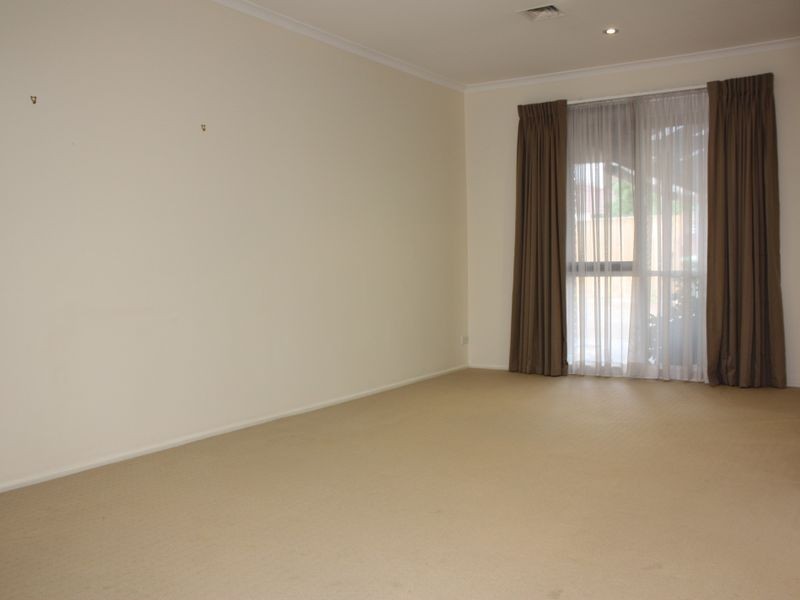 5 Bendale Court, Mill Park VIC 3082