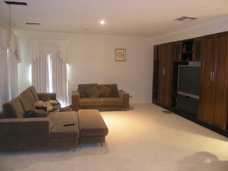 27 Montana Way, Mill Park VIC 3082