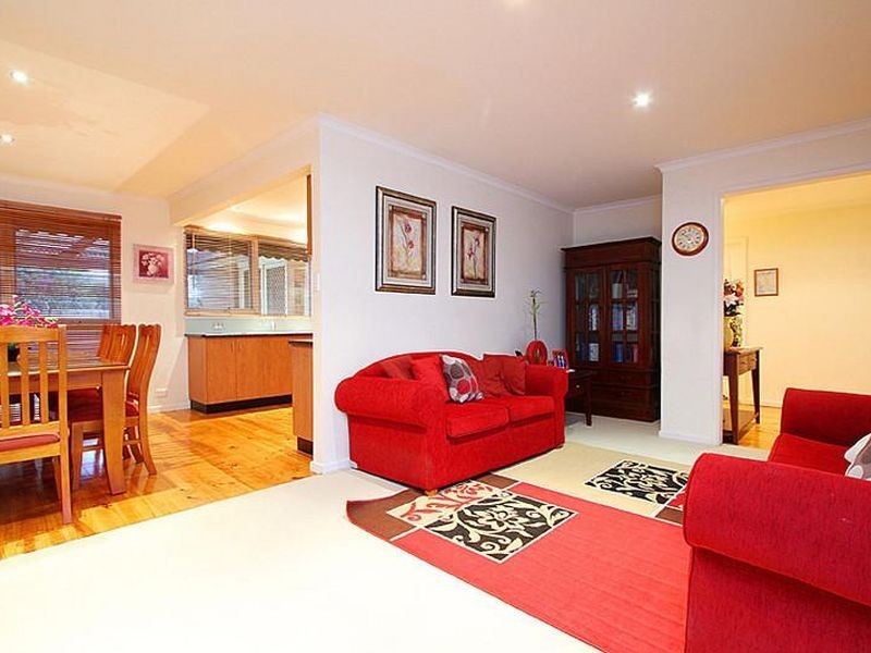 4 Poiseidon Close, Mill Park VIC 3082