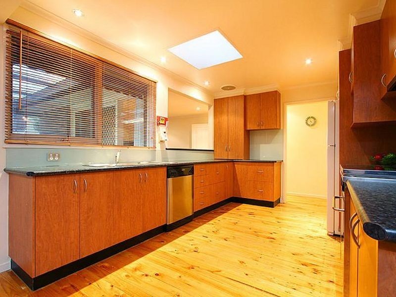 4 Poiseidon Close, Mill Park VIC 3082