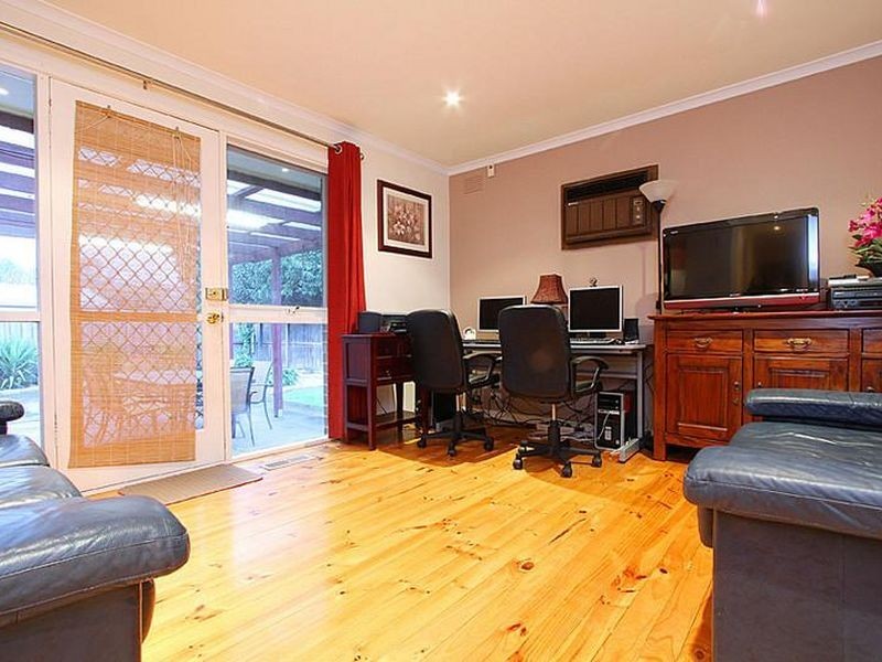 4 Poiseidon Close, Mill Park VIC 3082