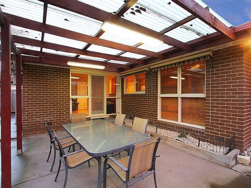 4 Poiseidon Close, Mill Park VIC 3082