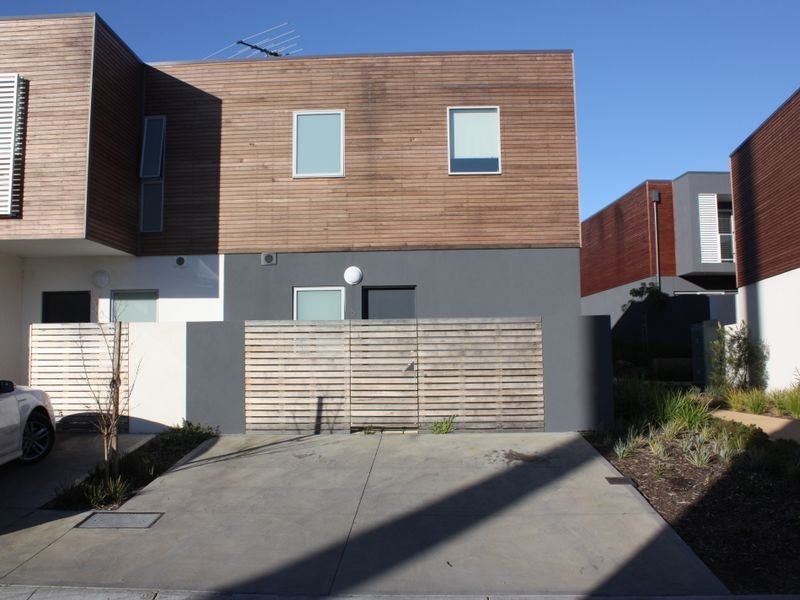 8 Grasstree Way, Bundoora VIC 3083
