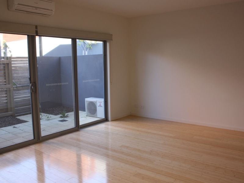 8 Grasstree Way, Bundoora VIC 3083