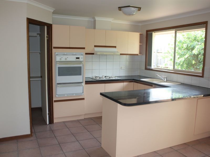 2/52 Balmoral Avenue, Bundoora VIC 3083