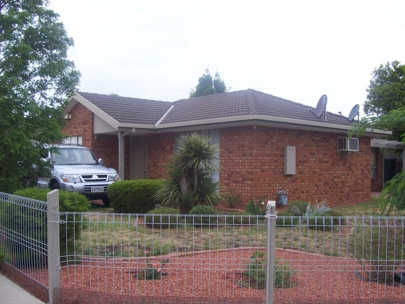 20 Hawkes Drive, Mill Park VIC 3082