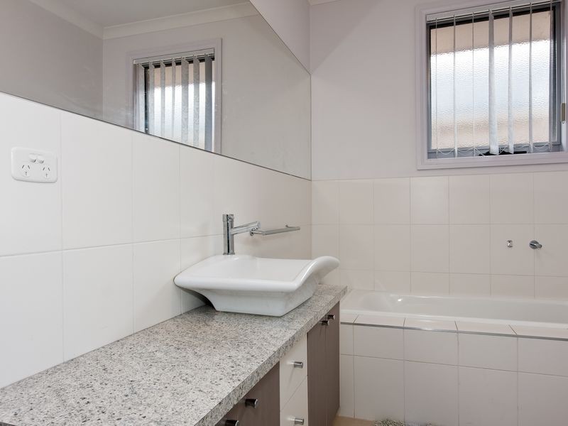 2/5 Cobb Street, South Morang VIC 3752